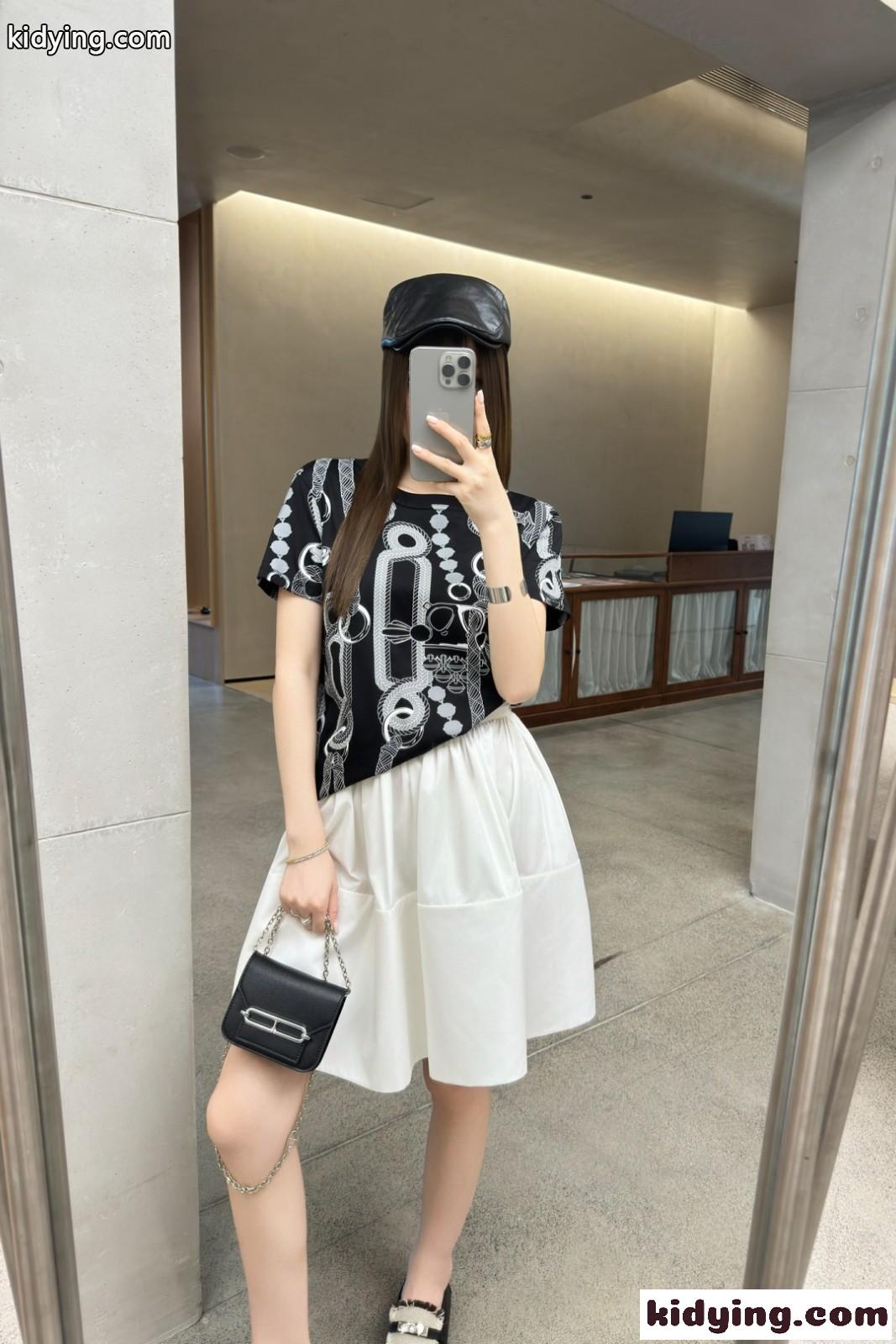 目を引く プリント 半袖Tシャツ エルメス Tシャツ コピー コットン ブラック-4