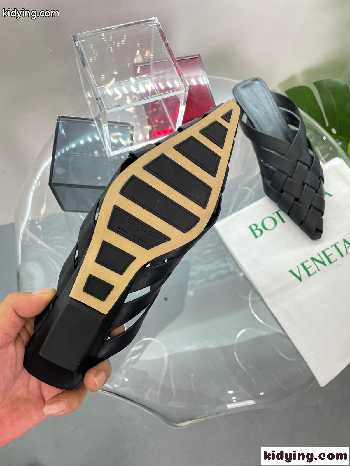 上品 エレガント アルフィー スリッパ ボッテガ・ヴェネタ サンダル コピー ブラック-3