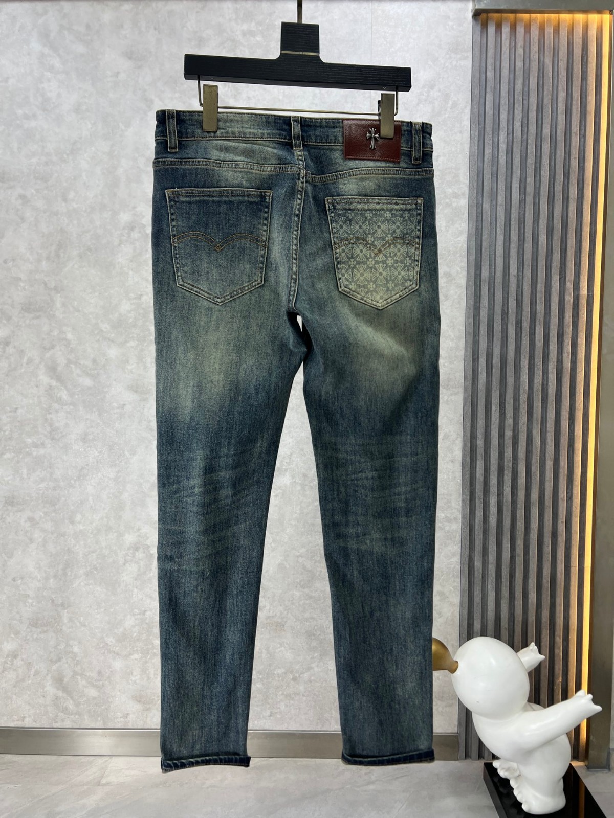 飽きのこない デニムパンツ クロムハーツ パンツ コピー 合わせやすい-0