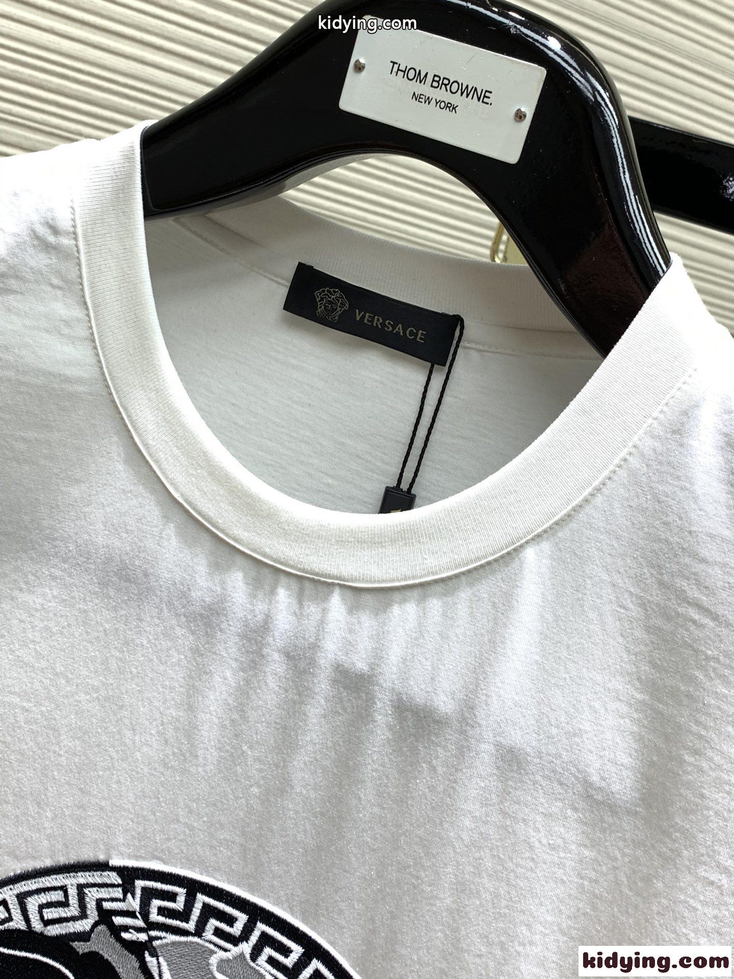 ヴェルサーチェ Tシャツ コピー 定番 人気 メドゥーサ ロゴ 半袖Tシャツ メンズ トップス-1