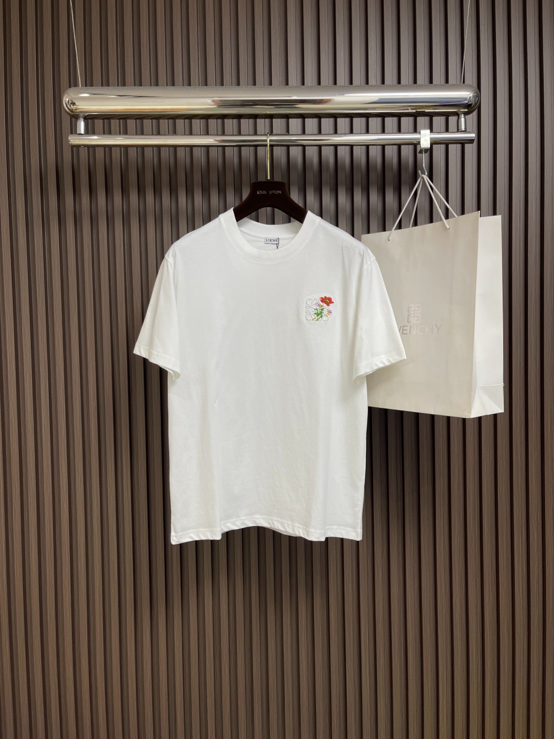 シンプル アナグラム刺繍 クルーネック ロエベ Tシャツ 偽物 コットン ホワイト-0