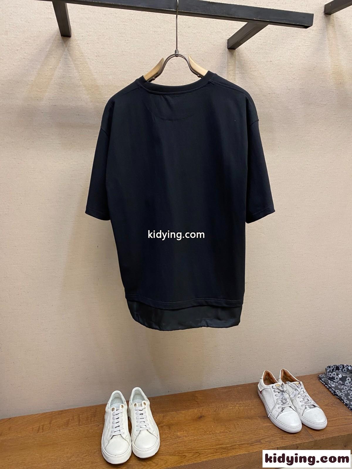 おしゃれ オーバーサイズ 半袖Tシャツ プラダ Tシャツ コピー クルーネック ブラック-1