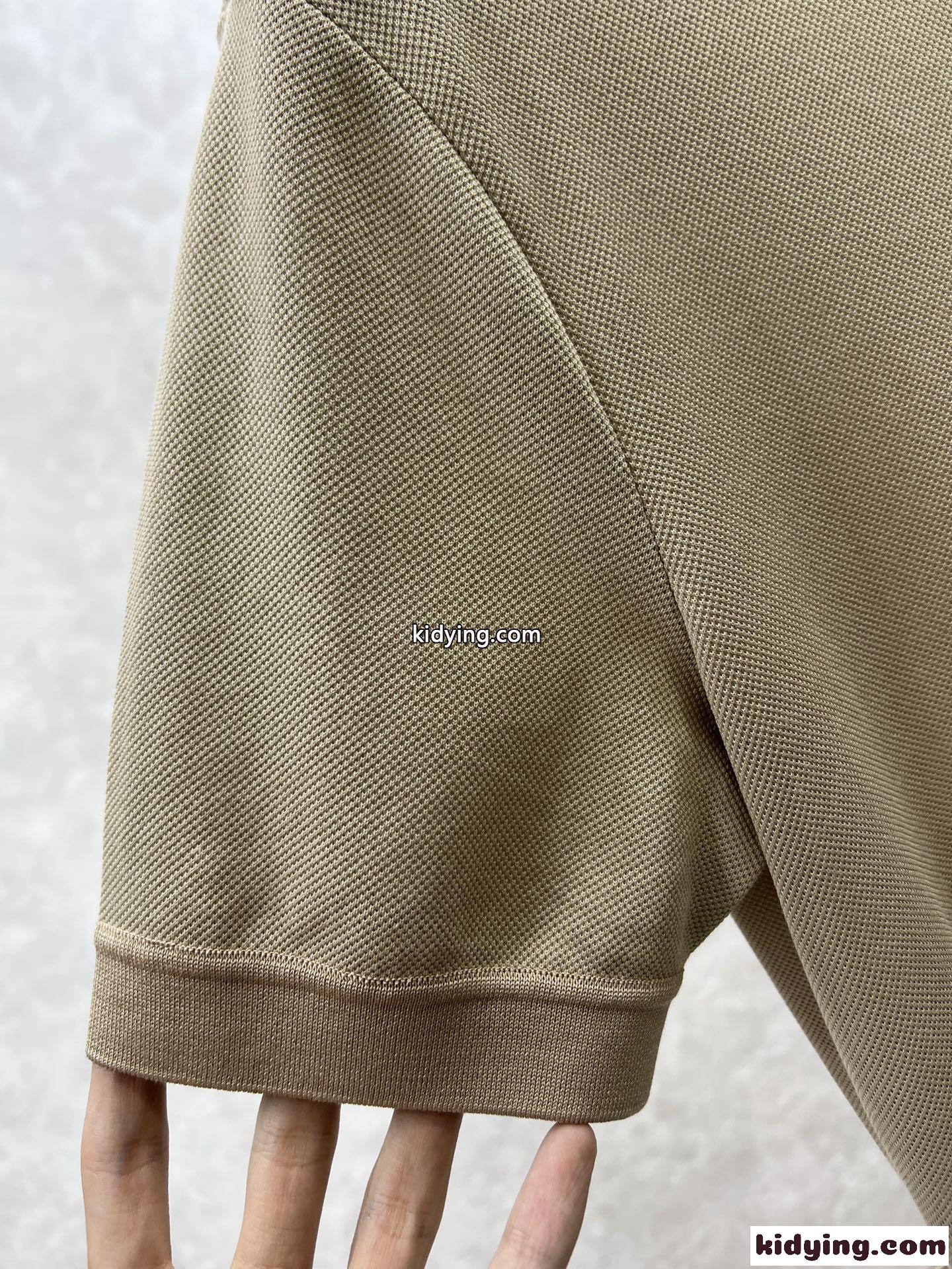サルヴァトーレ・フェラガモ Tシャツ コピー シンプル ロゴ入り 半袖Tシャツ ベージュ-4