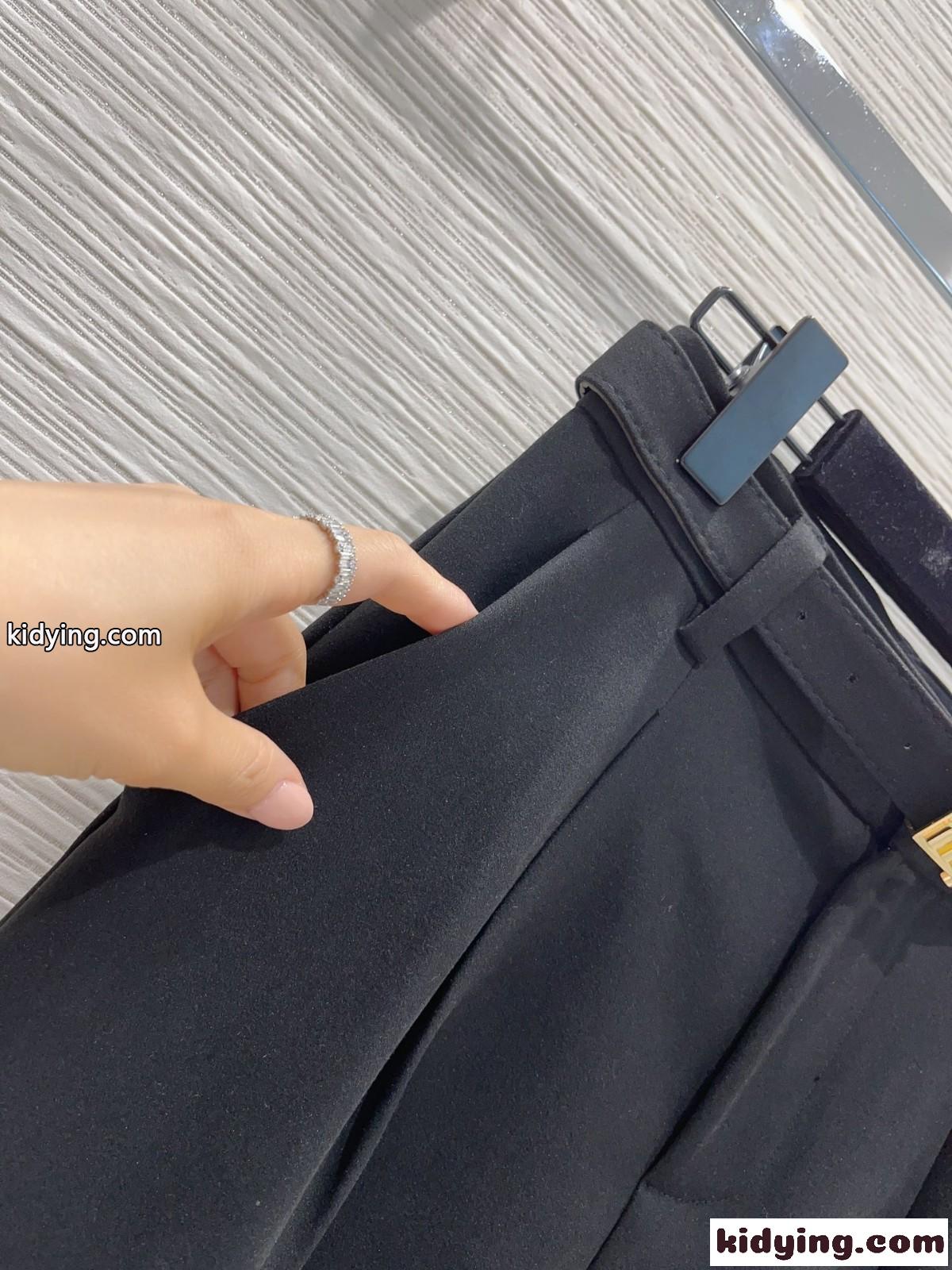 ミュウミュウ パンツ コピー レディース シンプル 高級感 ミッドライズ ワイドパンツ-0
