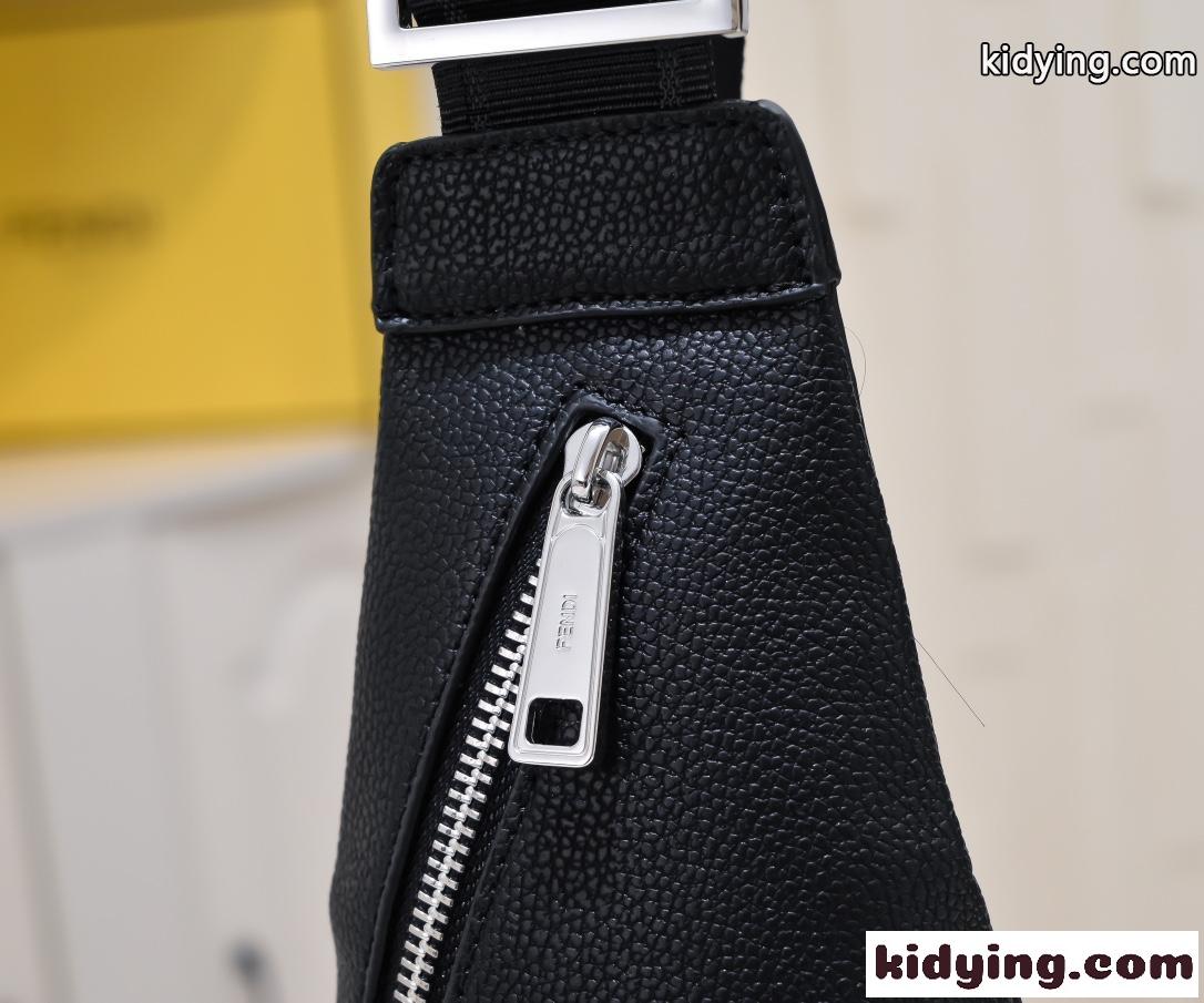 FENDI ROMA レザー フェンディ コーノ スーパーコピー メンズバッグ ブラック-2