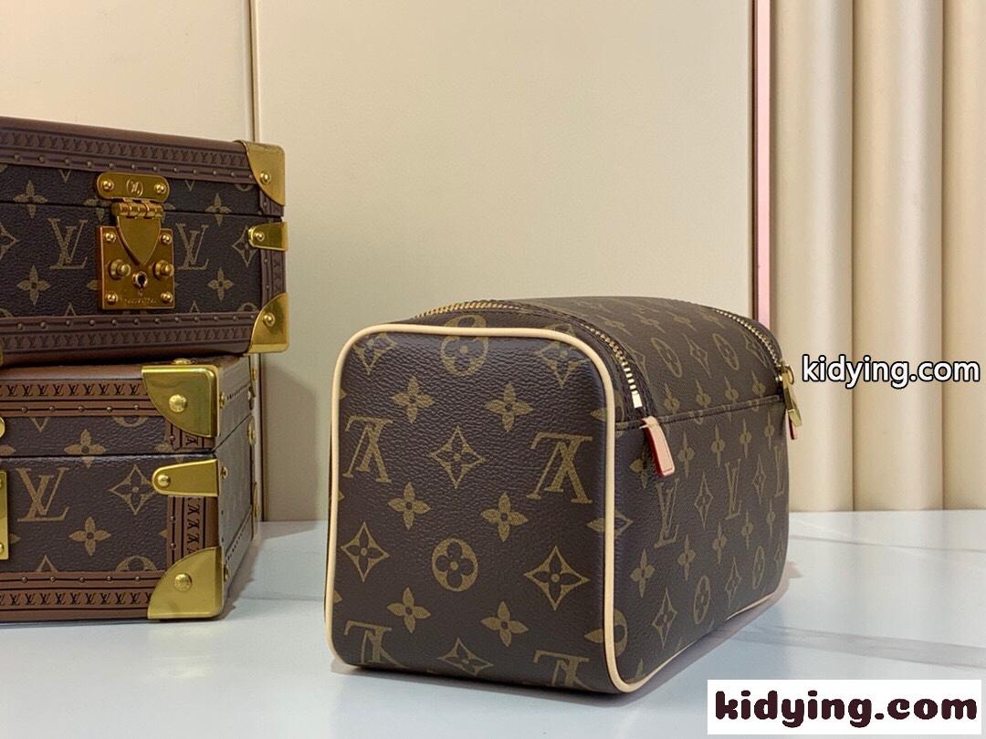 多機能＆大容量❤トイレタリー・バッグ ルイ・ヴィトン バッグ スーパーコピー M11510-0