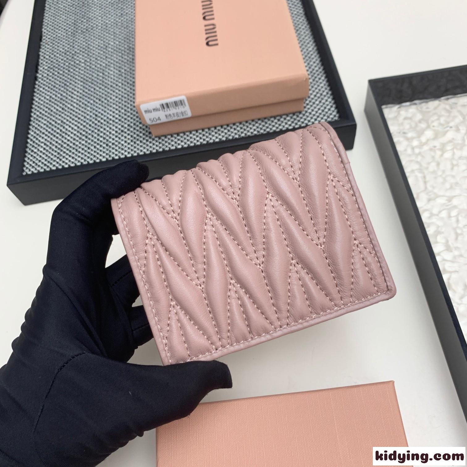 マテラッセ 小銭入れ付き 二つ折財布 ミュウミュウ 財布 コピー ピンク-2