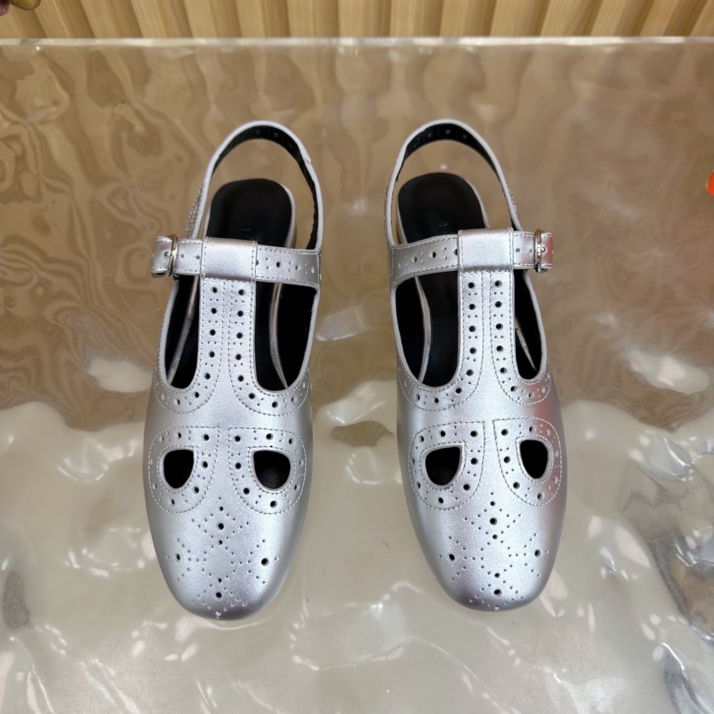 洗練された 上品 エルメス Kim パンプス スーパーコピー レディースシューズ シルバー-1