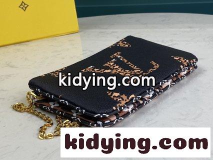 ルイ・ヴィトン バッグ 安い コピー Monogram帆布はカラフルなプリントをレンダリングして ポケットと取り外し可能な肩ベルトに柔軟な機能を追加します-3