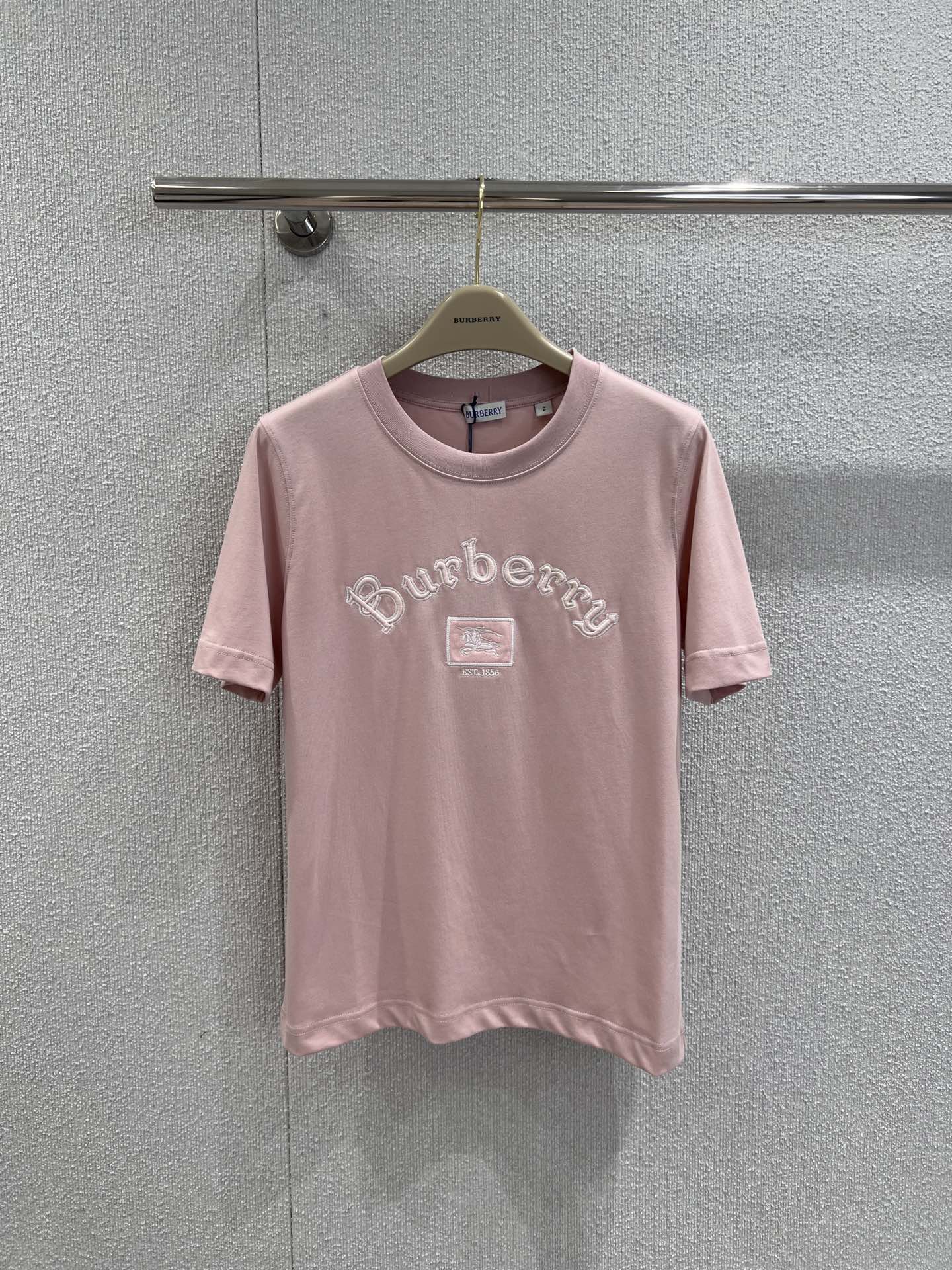 ゴシックロゴ コットンTシャツ バーバリー Tシャツ コピー クルーネック ピンク-0