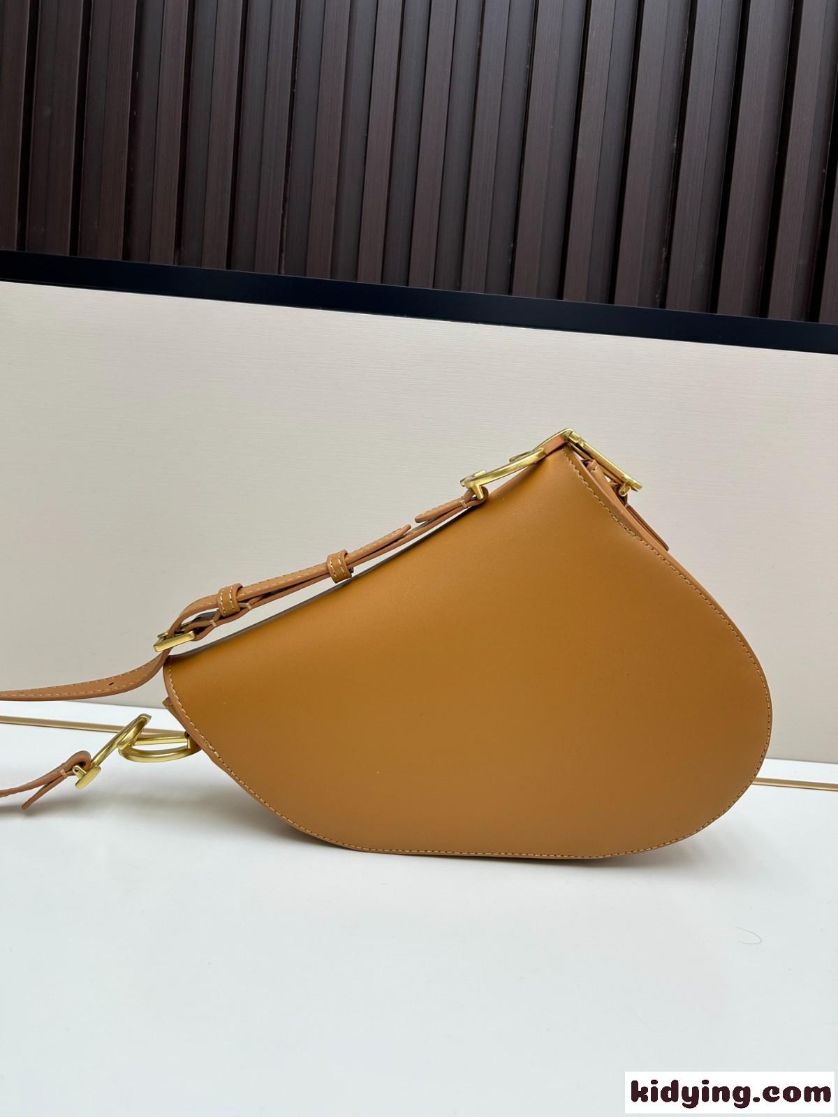ディオール Saddle ストラップ付き ソフトバッグ ミディアム コピー ブラウン-1