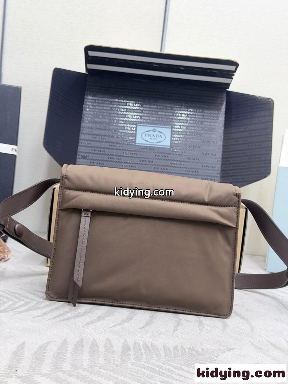 プラダ スモール パデッド Re-Nylon ショルダーバッグ コピー 1BD313 ブラウン-2