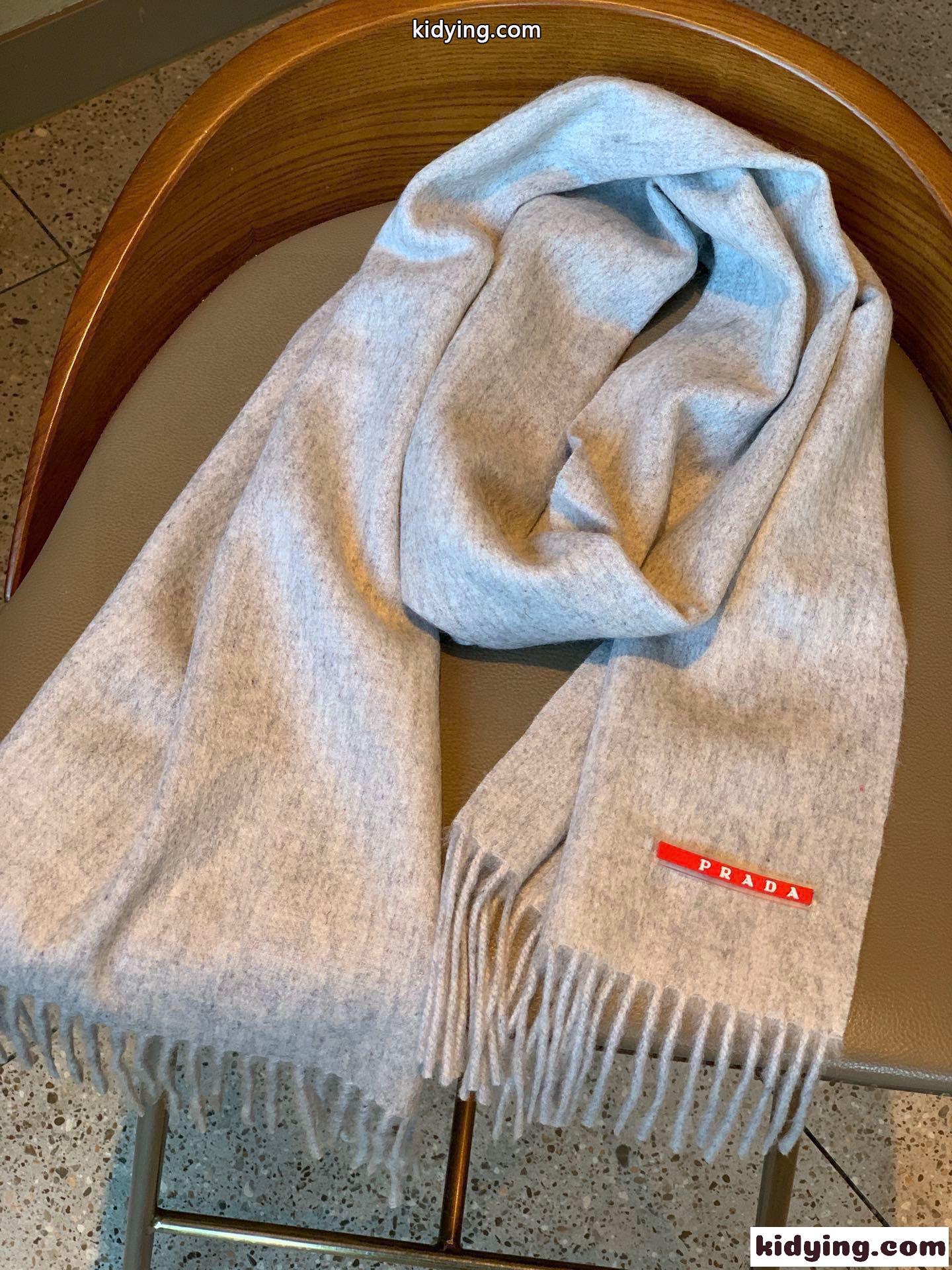 シンプル 上品 合わせやすい マフラー プラダ スカーフ コピー グレー-1