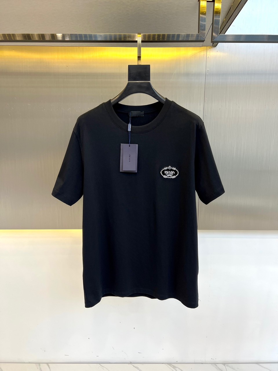 シンプル ロゴ入り コットン 半袖Tシャツ プラダ Tシャツ コピー ブラック-0