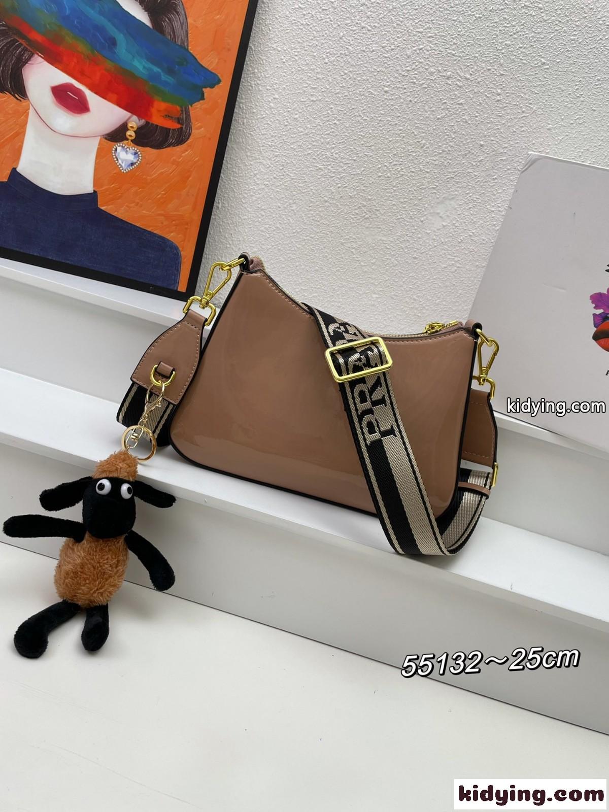 パテントレザー プラダ バッグ コピー 斜めがけ レディース ショルダーバッグ ピンク-2