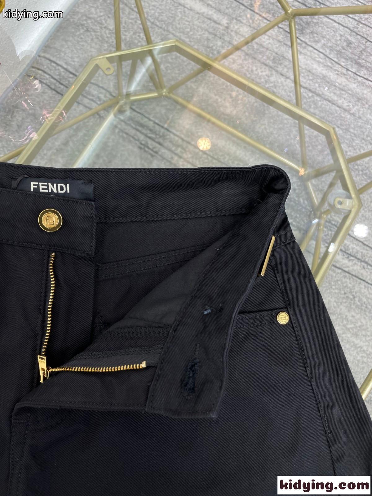 カジュアル お洒落 合わせやすい フェンディ パンツ コピー レディース デニム ショートパンツ-3