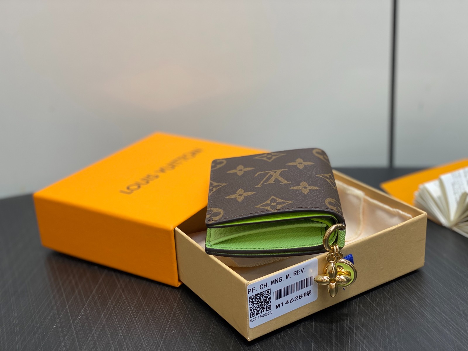 M14628 ウォレット・LV チャーム ルイヴィトン スーパーコピー 二つ折り財布-0
