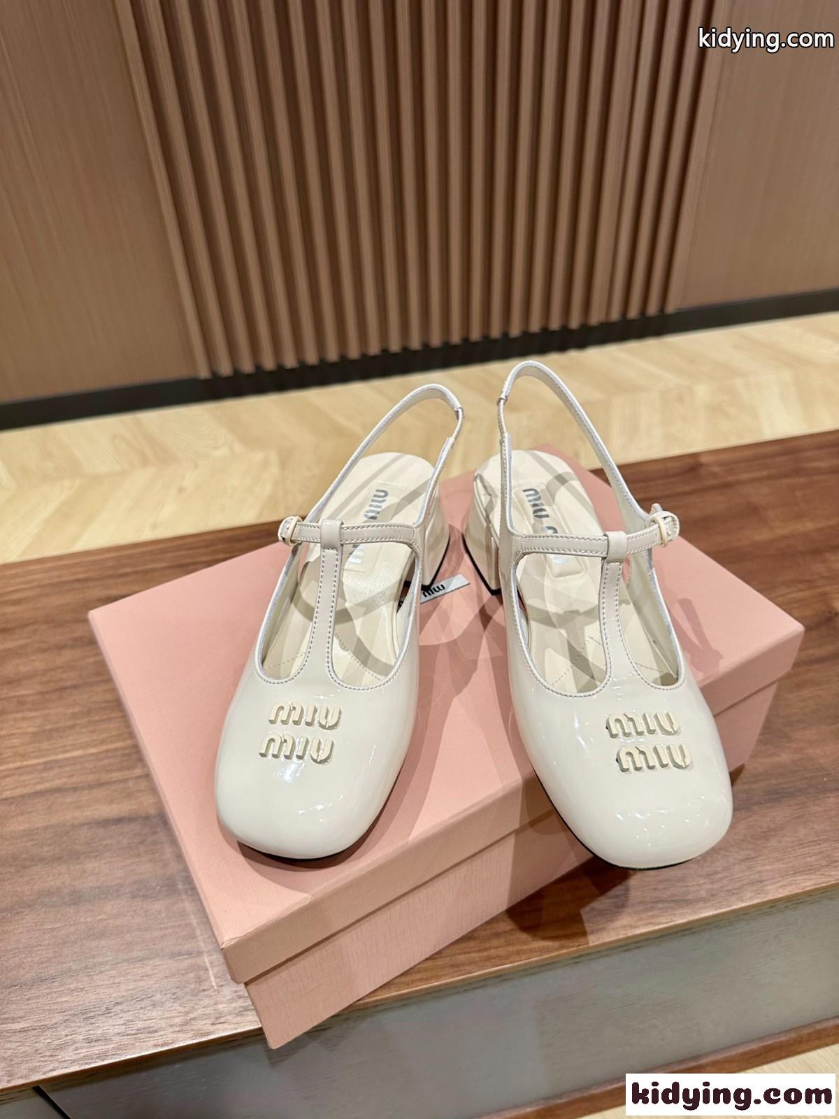 パテントレザー スリングバックパンプス ミュウミュウ パンプス スーパーコピー ベージュ-1