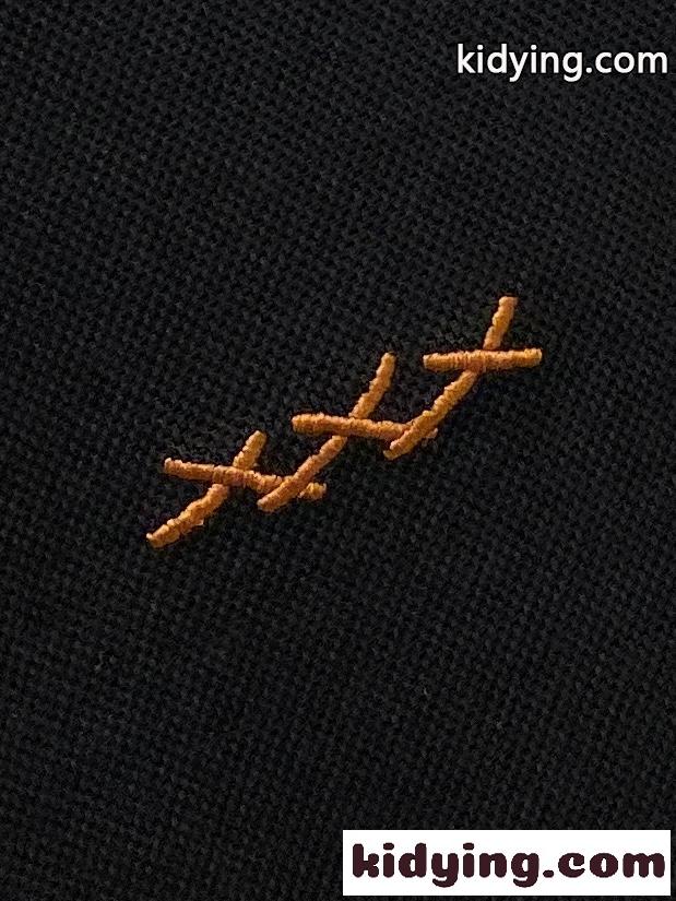上品 洗練された ロゴ刺繍 長袖ポロシャツ エルメネジルド・ゼニア Tシャツ 偽物 ブラック-1
