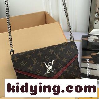 LV SAINT PLACIDEチェーンショルダーバッグ ルイヴィトン バッグ 通販コピー 手袋はスタイルがよく 金色のチェーンデザインです-0