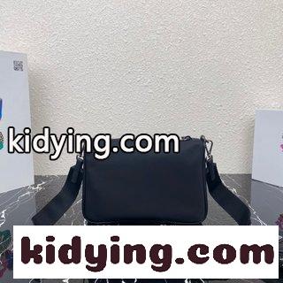 プラダバッグメンズ 新しいショルダーバッグ このSaffianoレザーショルダーバッグは美しい構造式のシルエットを演出している コピー-2