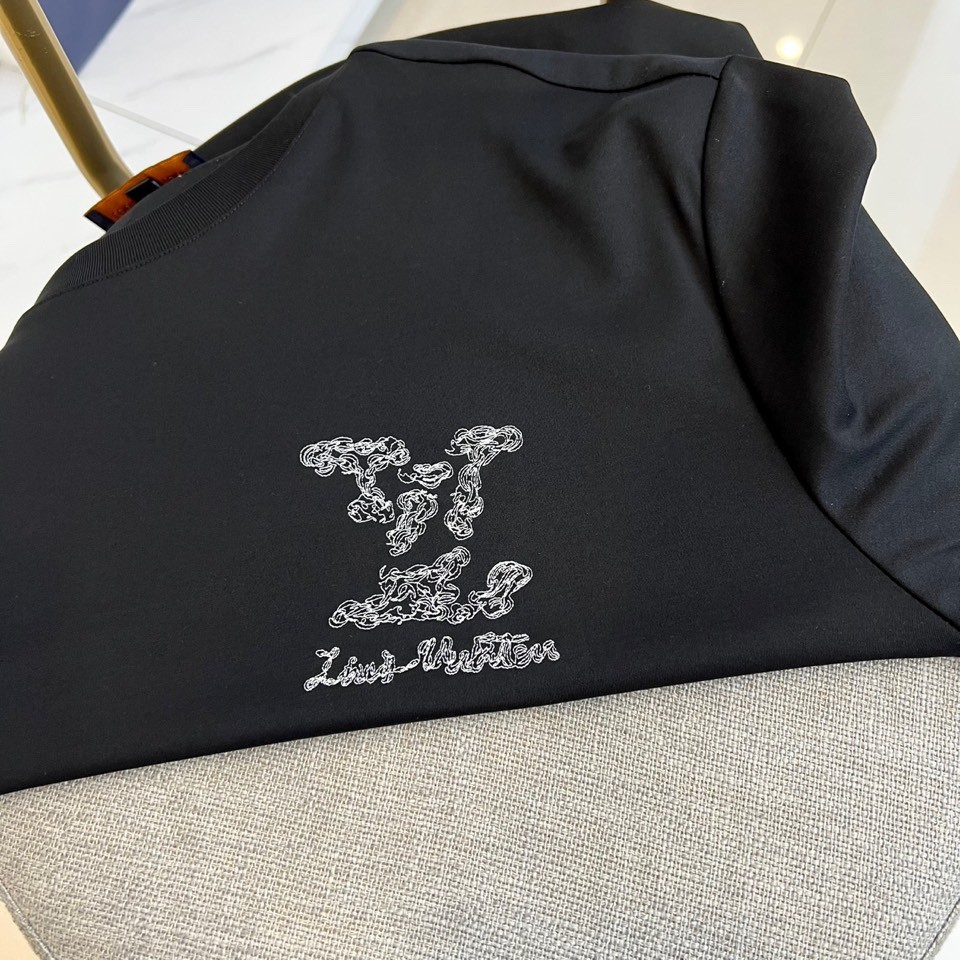 シンプル 合わせやすい クルーネック ルイ・ヴィトン Tシャツ 偽物 ブラック-1