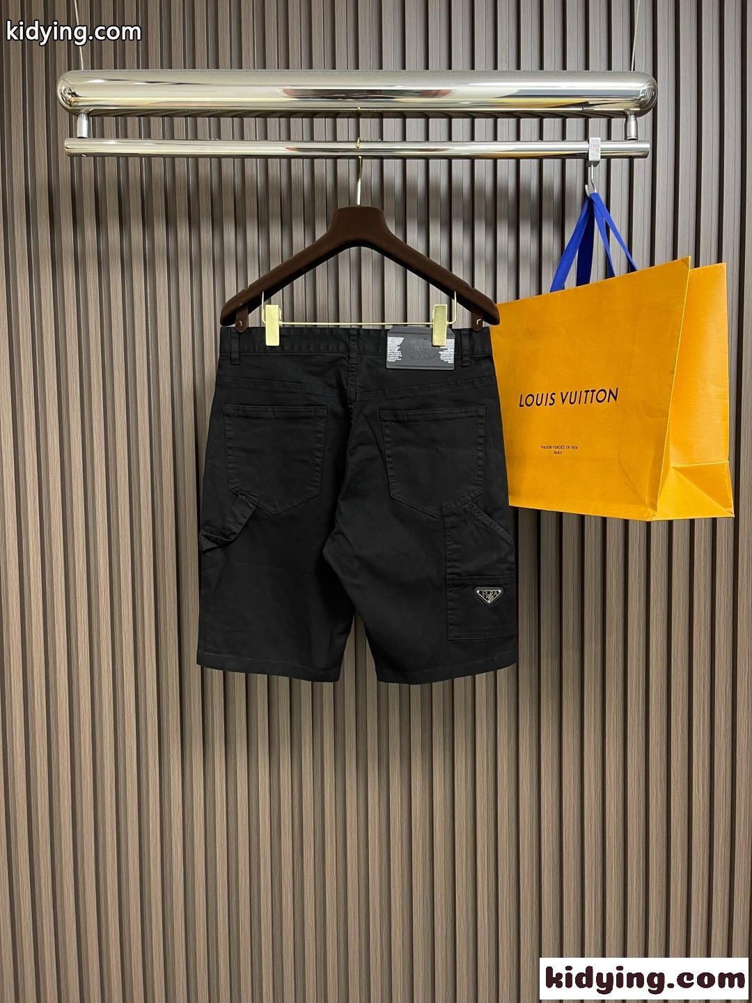 シンプル 着回し ショートパンツ プラダ パンツ コピー メンズ ショーツ ブラック-1