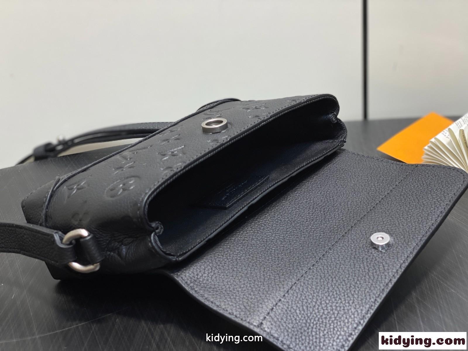 LV スティーマーイーストウエスト ウェアラブル ウォレット ルイ・ヴィトン スーパーコピー M13888-3