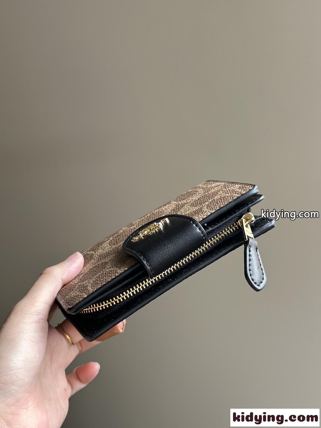 人気 シグネチャー柄 コーチ 財布 スーパーコピー 定番 コンパクト ウォレット-3