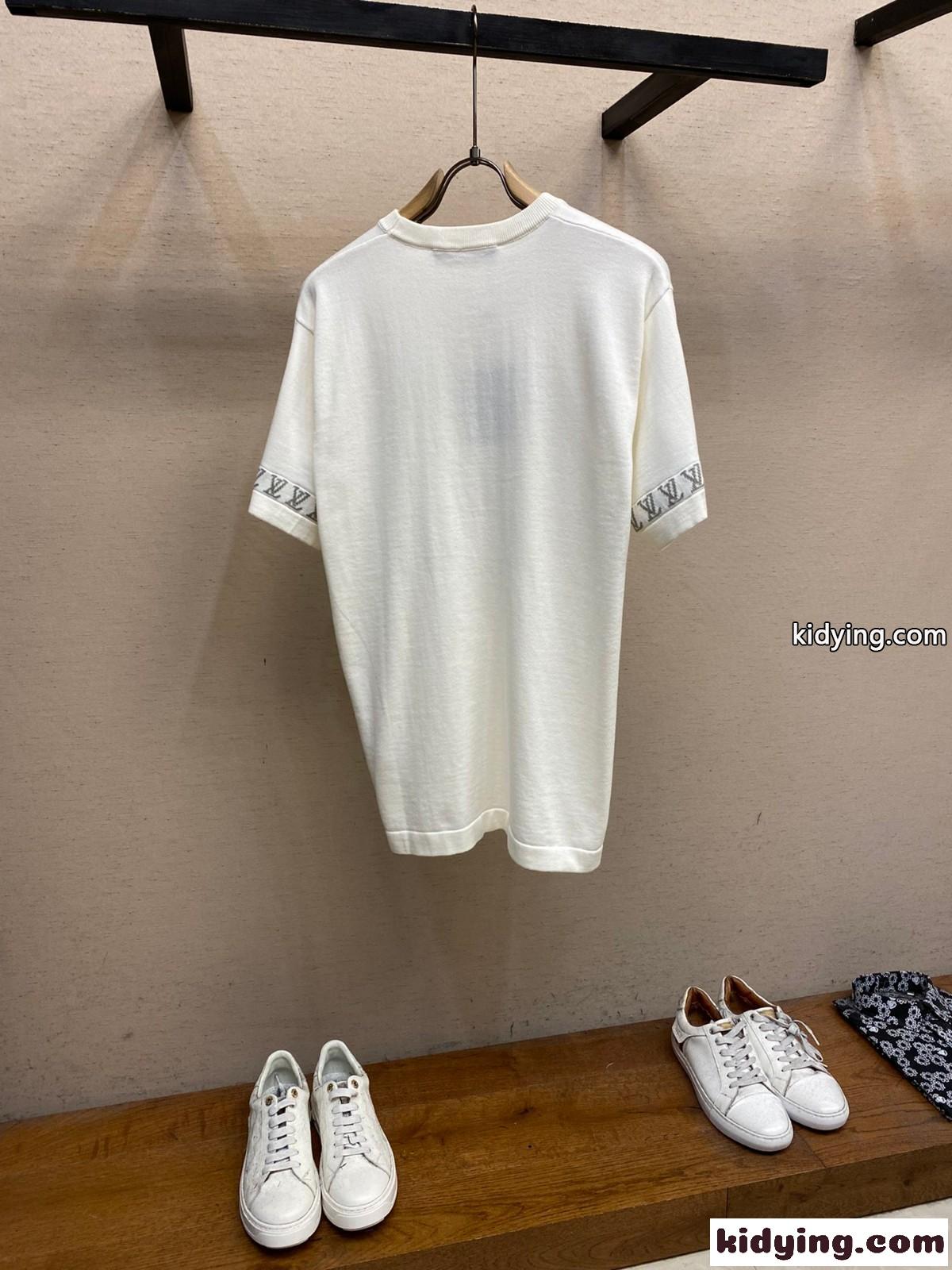 洗練された おしゃれ ロゴ 半袖Tシャツ ルイ・ヴィトン Tシャツ コピー-1