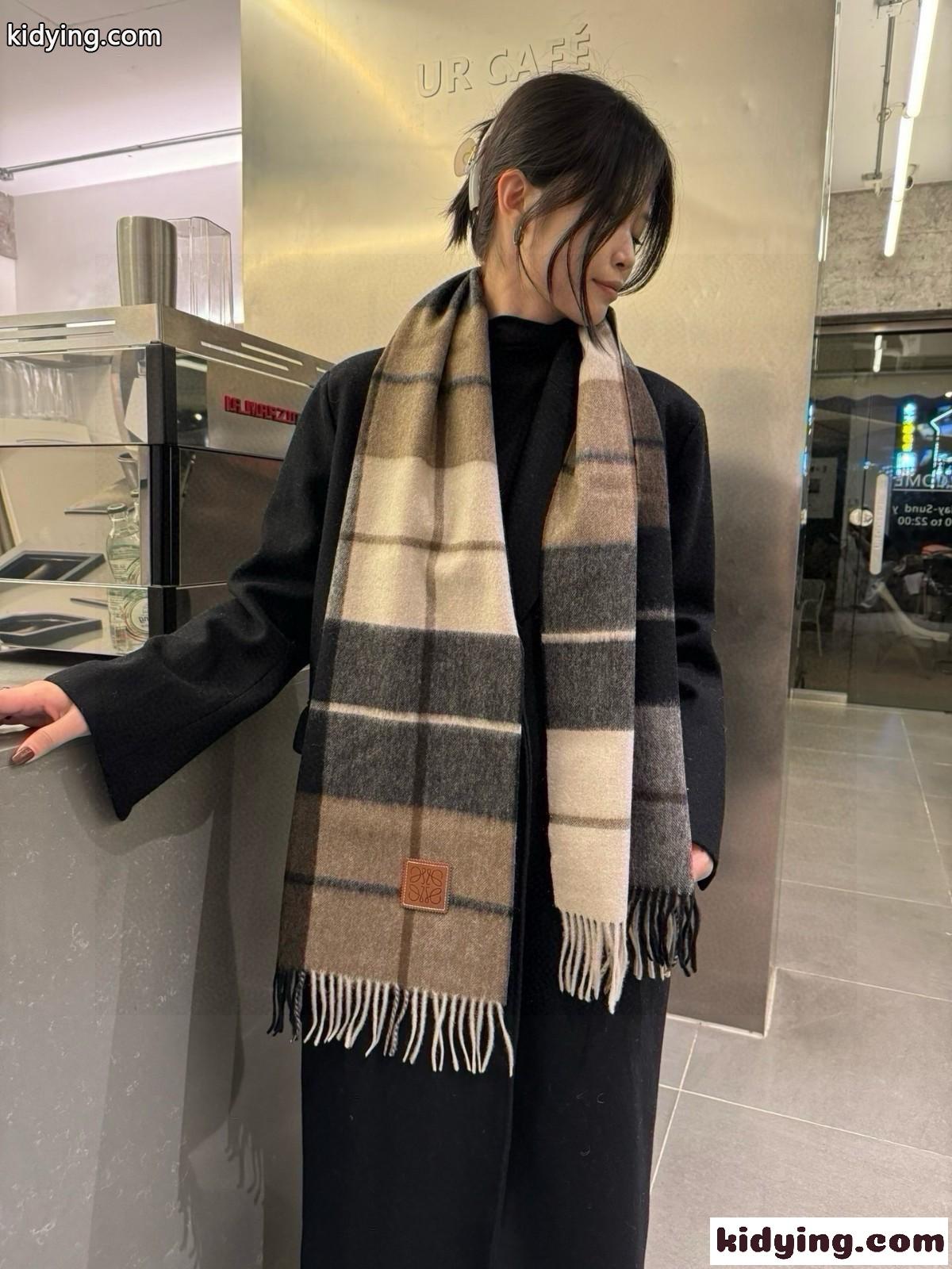 お洒落 飽きのこない ロエベ スカーフ コピー チェック柄 カシミヤ マフラー-1