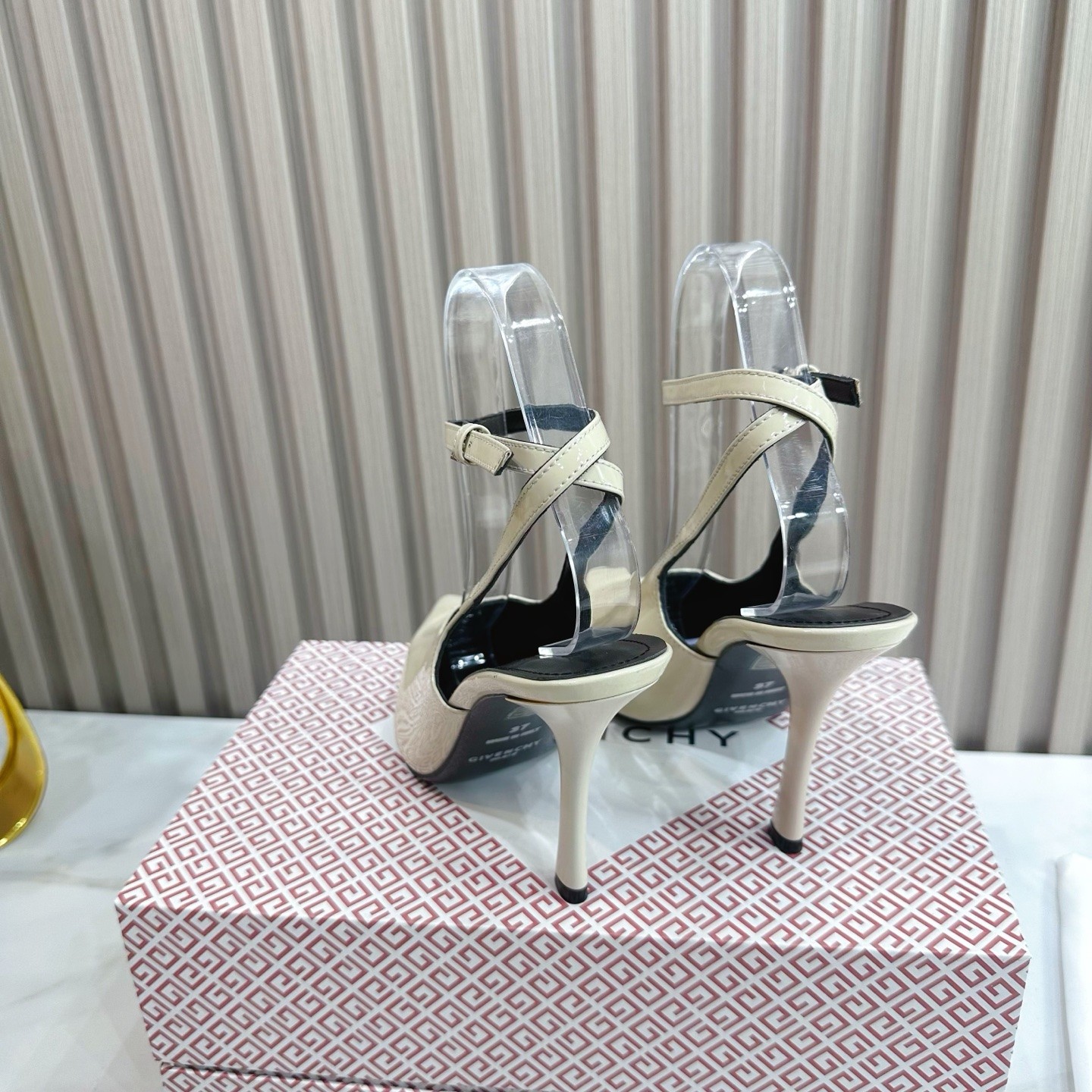 大人 洗練された パテントレザー ジバンシィ パンプス コピー スリングバックパンプス-4
