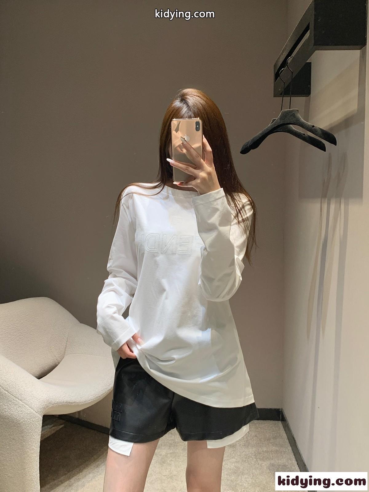 シンプル ロゴ入り 長袖Tシャツ フェンディ Tシャツ 偽物 コットン ホワイト-4