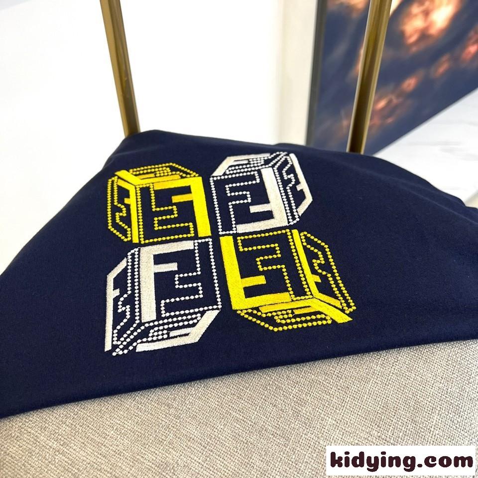 おしゃれ 合わせやすい 刺繍入り フェンディ 半袖Tシャツ コピー クルーネック ブルー-1