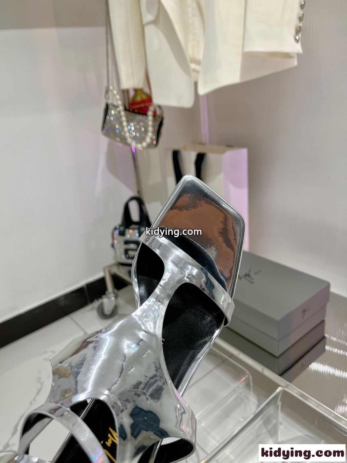 上品 レディース パテントレザー ジュゼッペ・ザノッティ サンダル コピー シルバー-3
