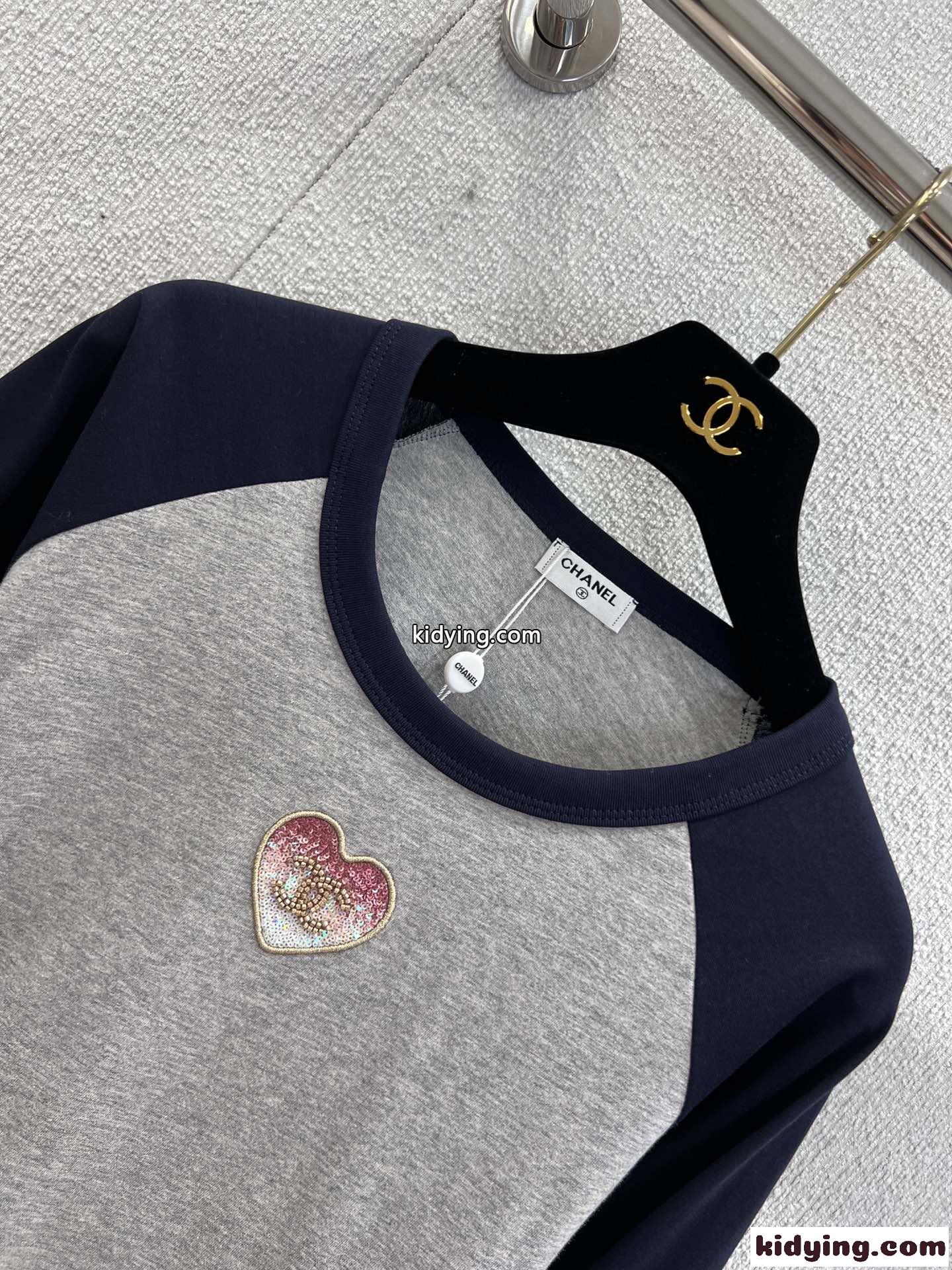 シャネル Tシャツ 偽物 配色ラグランスリーブ コットン 長袖Tシャツ トップス グレー-2