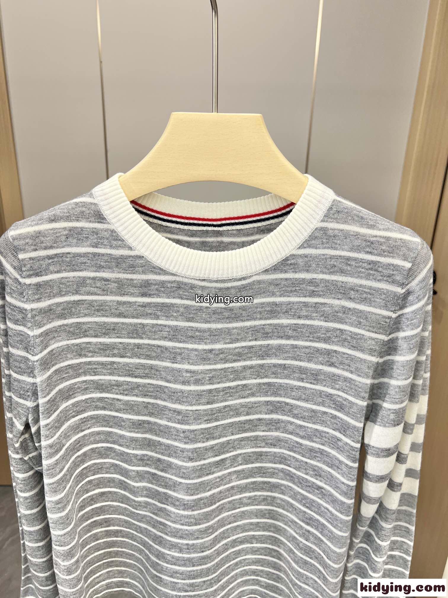 カジュアル 合わせやすい ボーダーニット トムブラウン Tシャツ 偽物 グレー-1