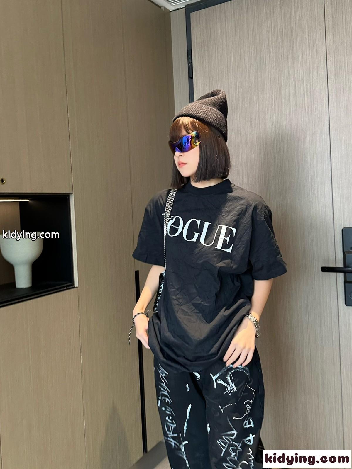 VOGUE 半袖Tシャツ オーバーサイズ バレンシアガ Tシャツ コピー ブラック-4
