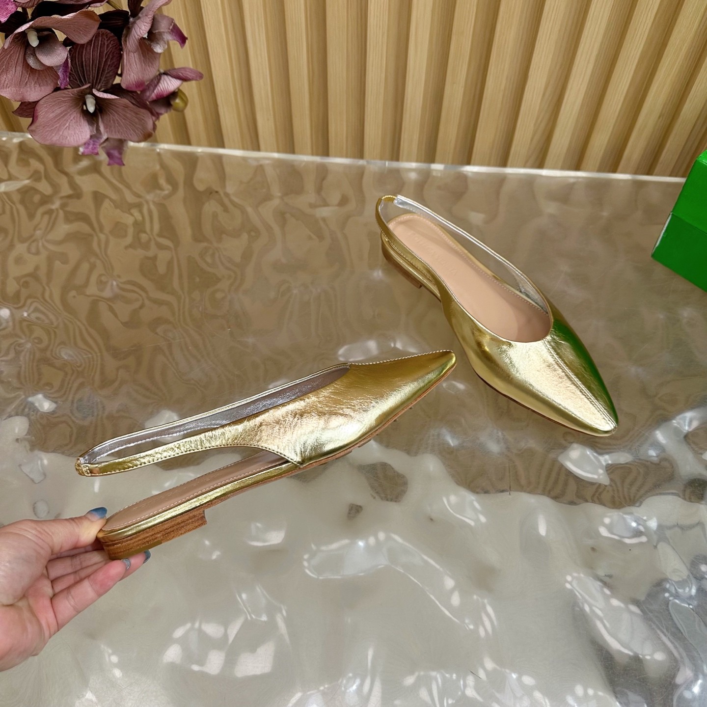 目を引く ソフィア スリングバック バレリーナ ボッテガ・ヴェネタ シューズ コピー ゴールド-4