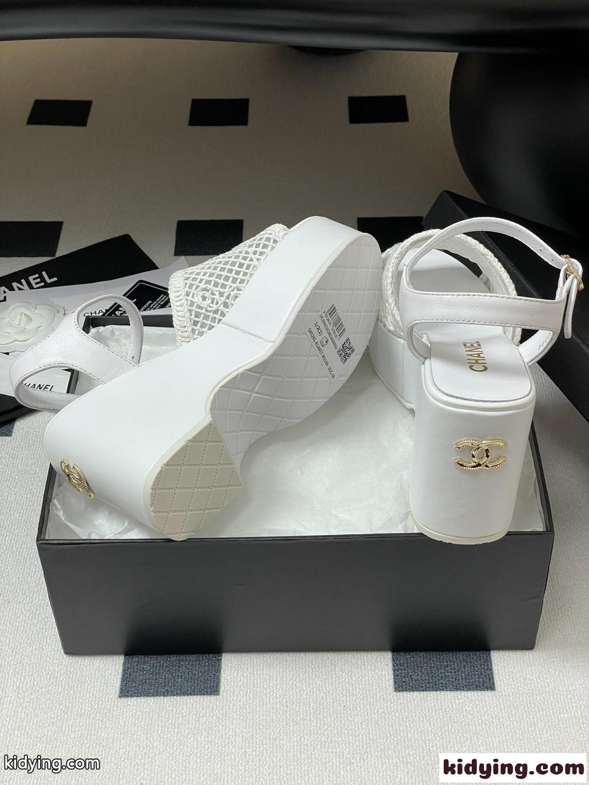 【上品で愛らしい足元】CHANEL CCロゴ メッシュ厚底サンダル コピー ホワイト-4