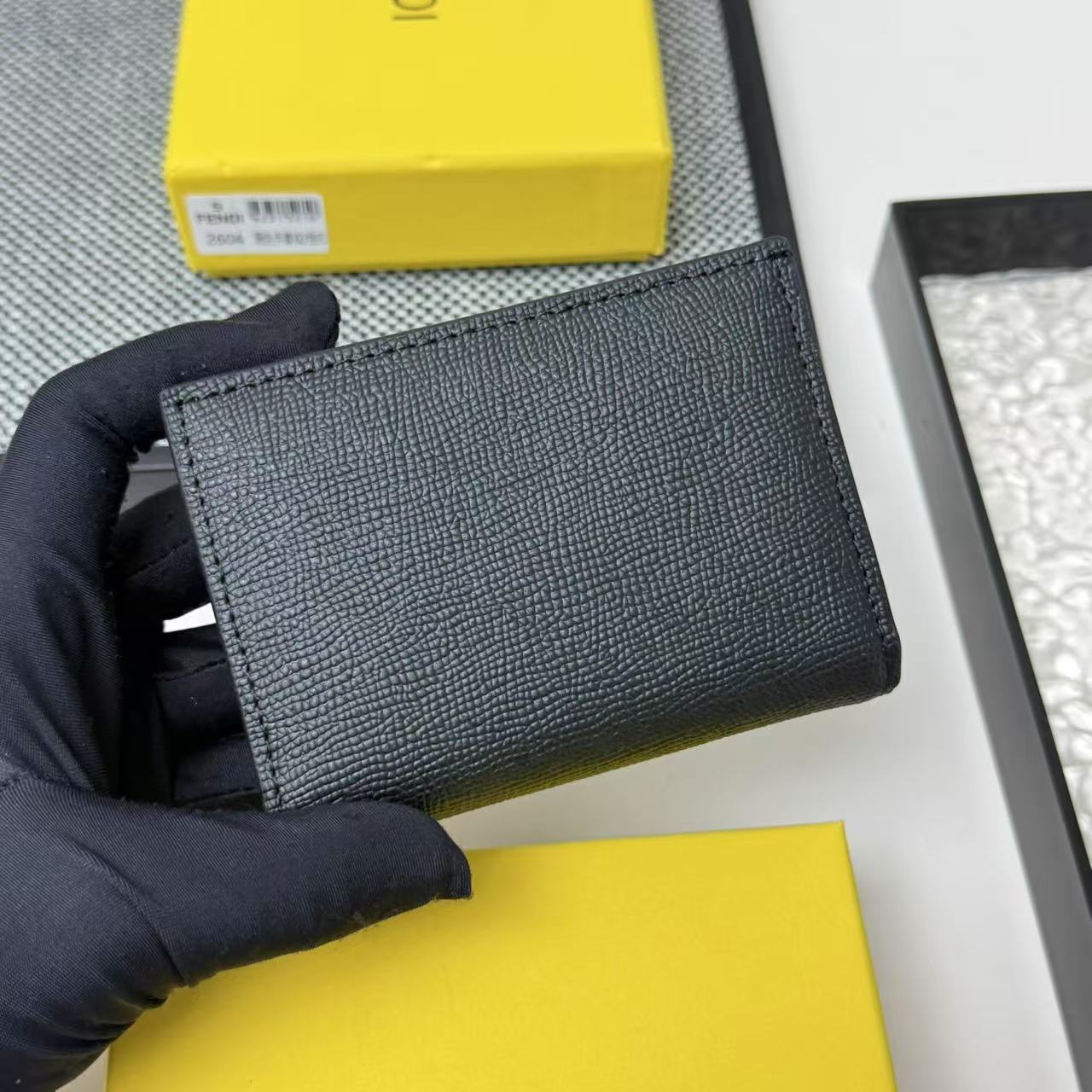 シンプル コンパクト 二つ折り財布 フェンディ 財布 スーパーコピー ブラック-1