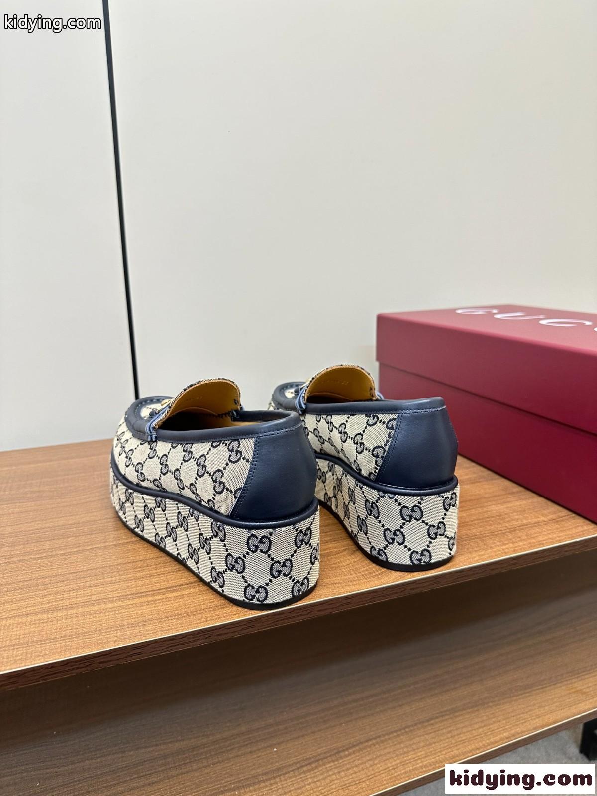 グッチ スーパーコピー GUCCI ホースビット プラットフォーム ローファー-1