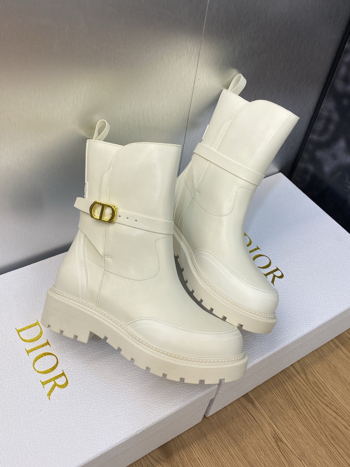 DIOR EMPREINTE ショートブーツ クリスチャン・ディオール ブーツ コピー ホワイト-1