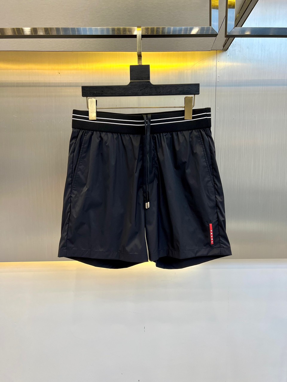シンプル カジュアル メンズ ショーツ プラダ パンツ コピー ショートパンツ ブラック-1