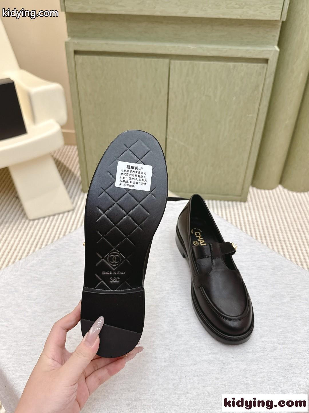 シンプル 上品 ターンロック 25K ローファー シャネル シューズ コピー ブラック-4