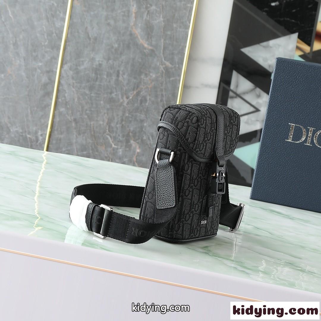 Dior Hit the Road バーティカル フラップ付き メッセンジャーバッグ ミニ スーパーコピー ブラック-1