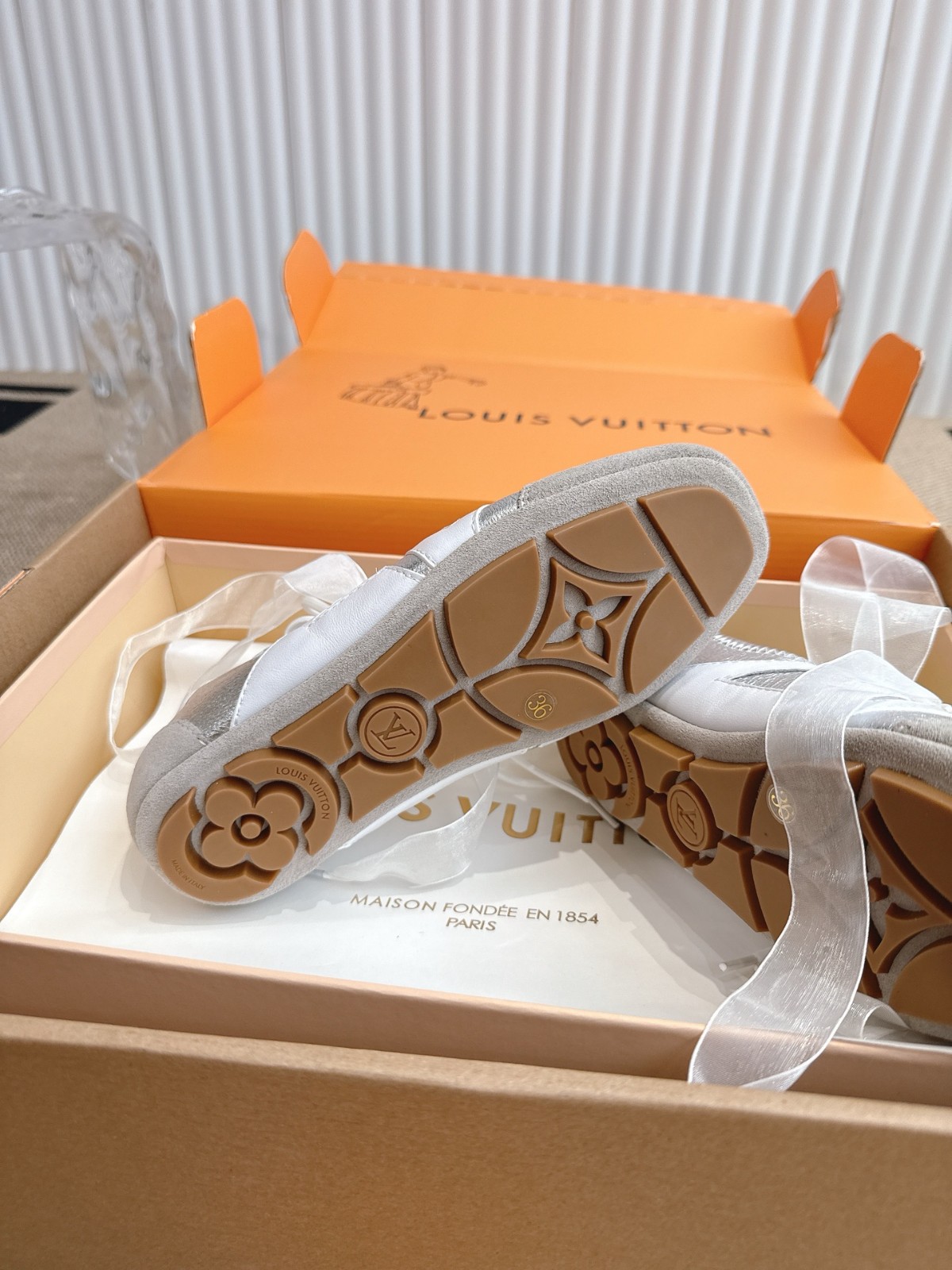 メタリックレザー LV スニーカリーナ ルイ・ヴィトン スニーカー スーパーコピー-4