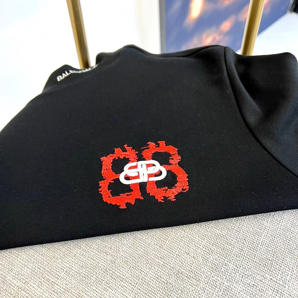 合わせやすい ロゴ刺繍 コットン 長袖Tシャツ バレンシアガ Tシャツ 偽物 ブラック-2