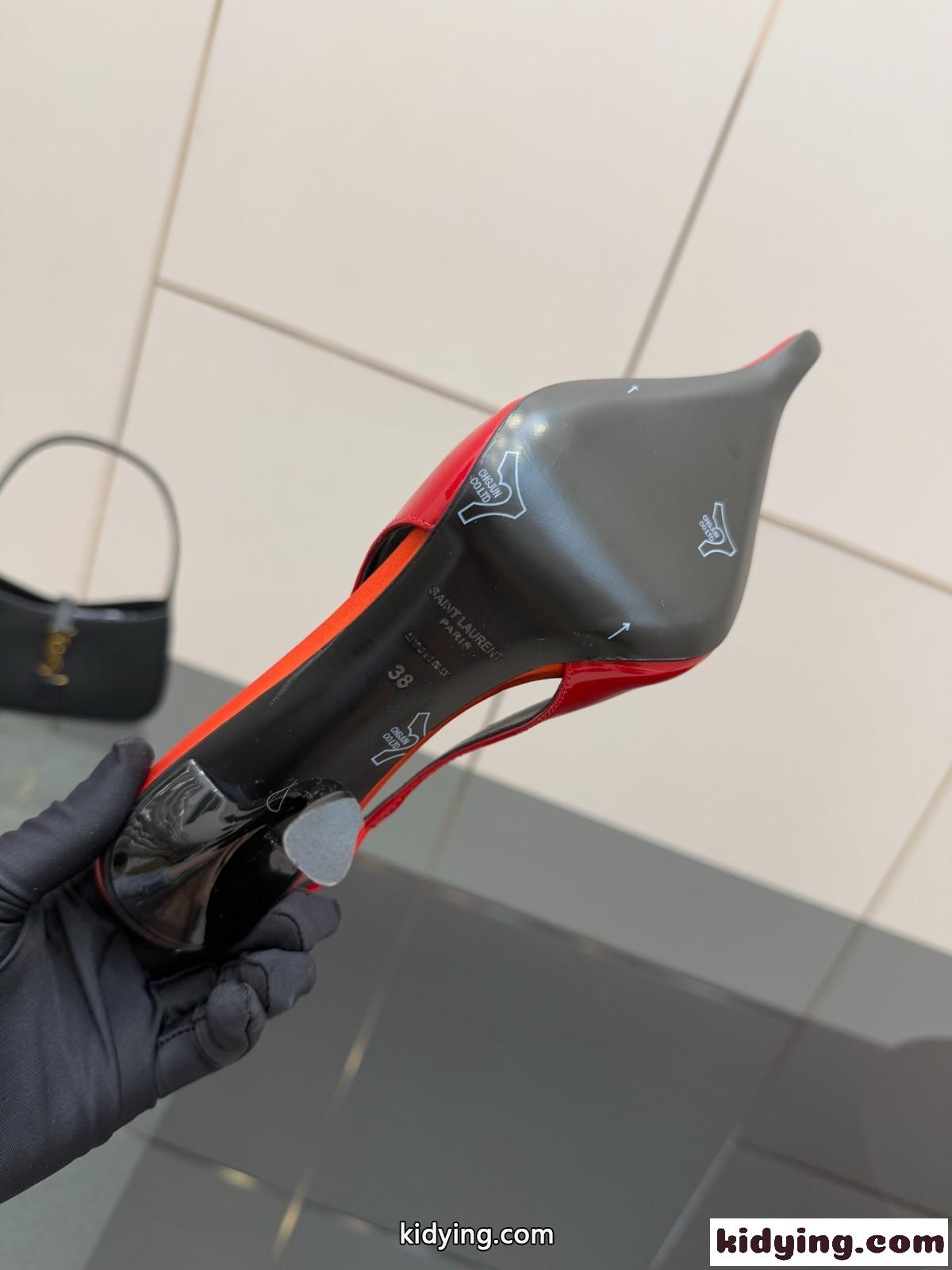 イヴ・サンローラン パンプス スーパーコピー 洗練された パテントレザー スリングバックパンプス レッド-3
