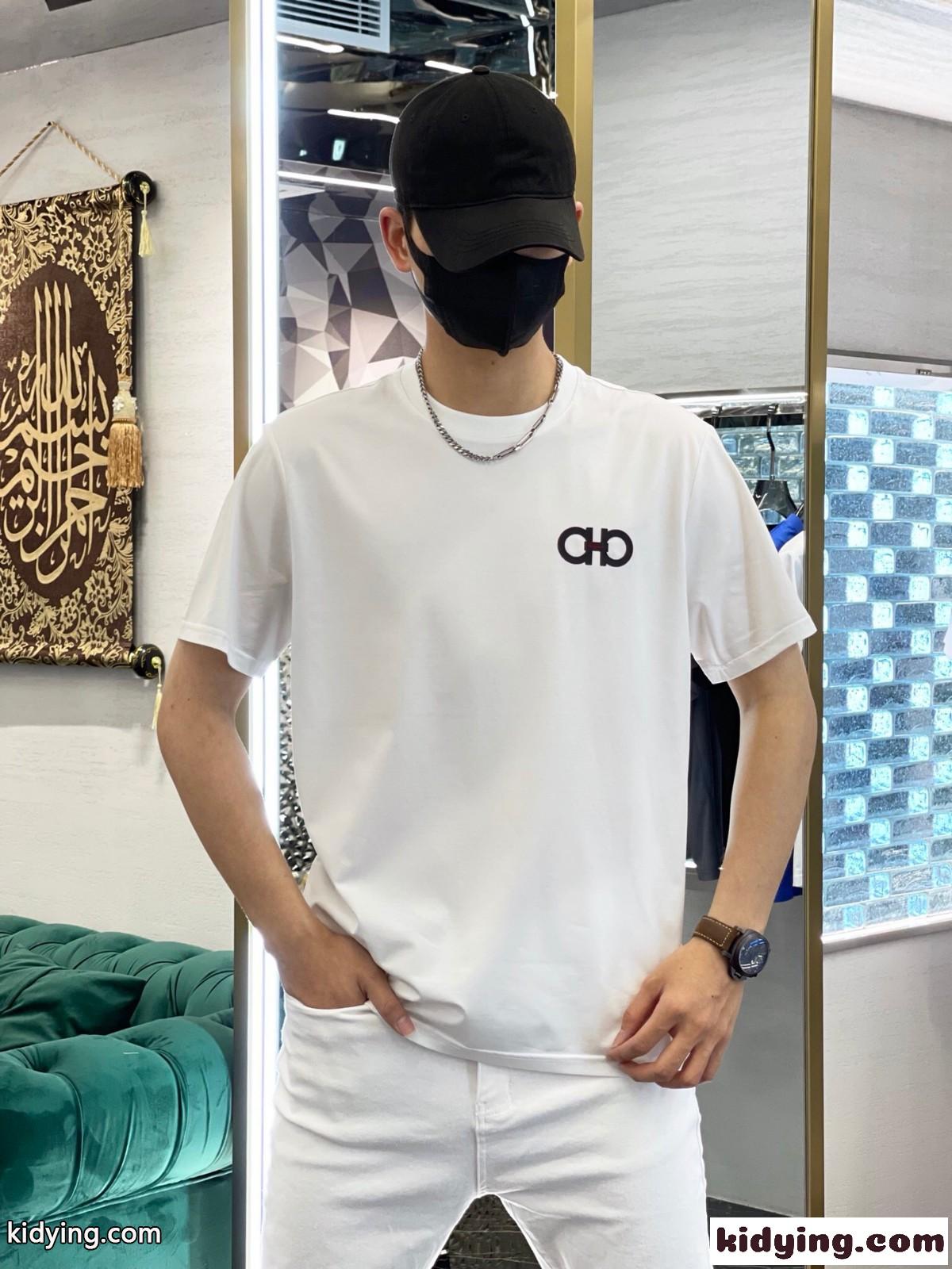 サルヴァトーレ・フェラガモ Tシャツ コピー クルーネック シンプル ロゴ 合わせやすい 半袖Tシャツ-2